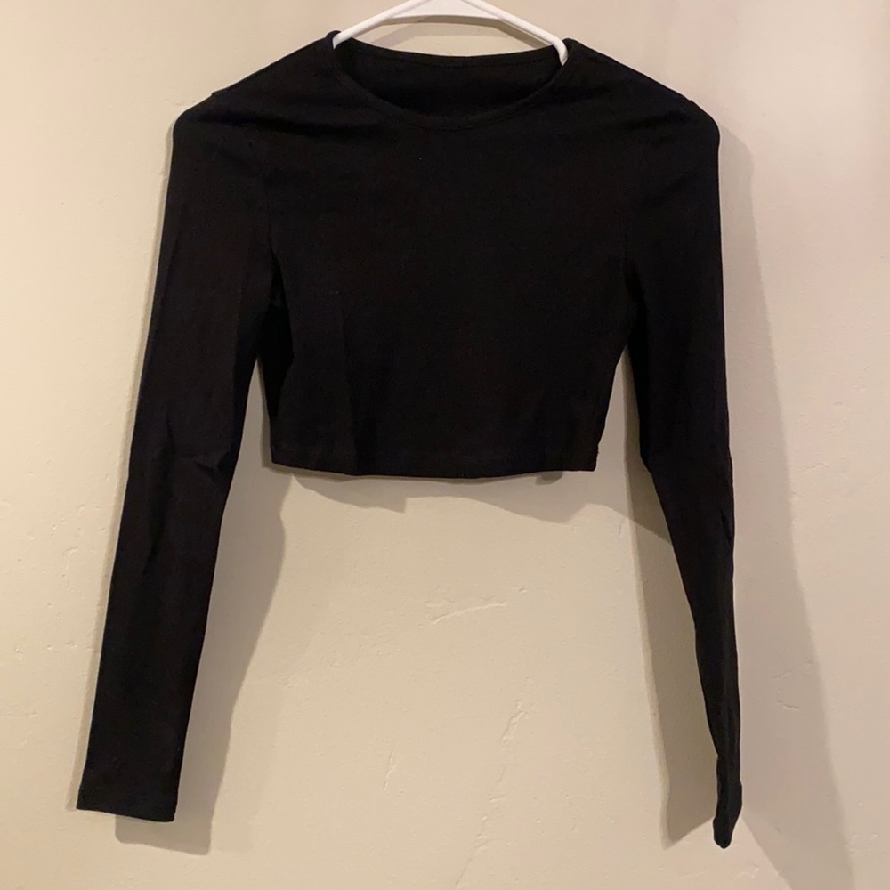 Black long sleeve crop top